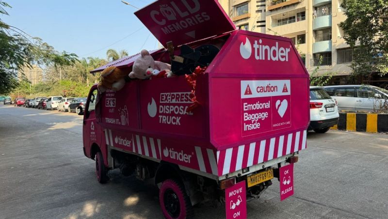 Tinder Just Turned Breakups Into a Public Spectacle